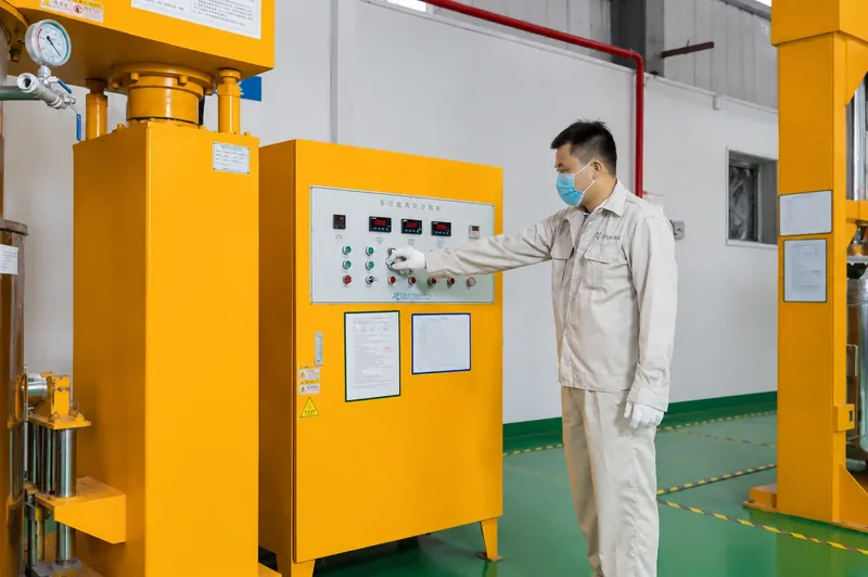 Nhà xưởng TENSAN – Vận hành máy trộn